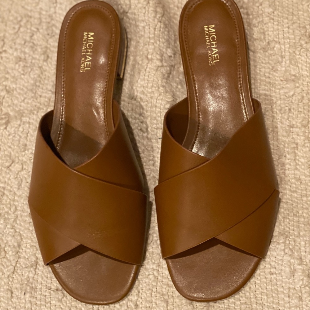 Michael Kors Leather Shelly Sandal Size 8M. Color is “Luggage”. Worn once!